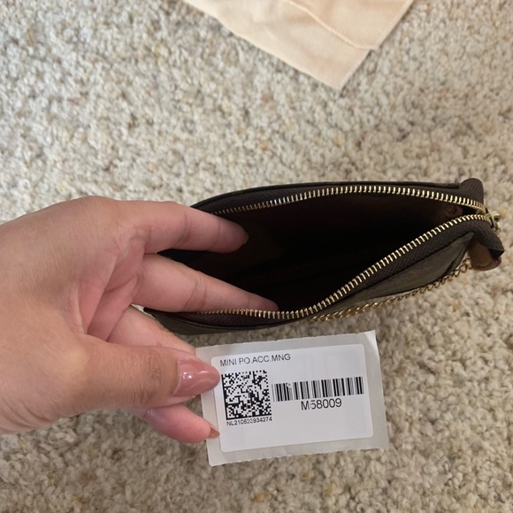 Louis Vuitton MINI POCHETTE ACCESSOIRES - Picture 4 of 9